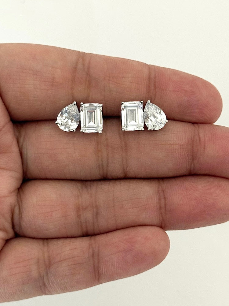Pear & Emerald Solitaire Studs in 92.5 Sterling Silver Toi et moi